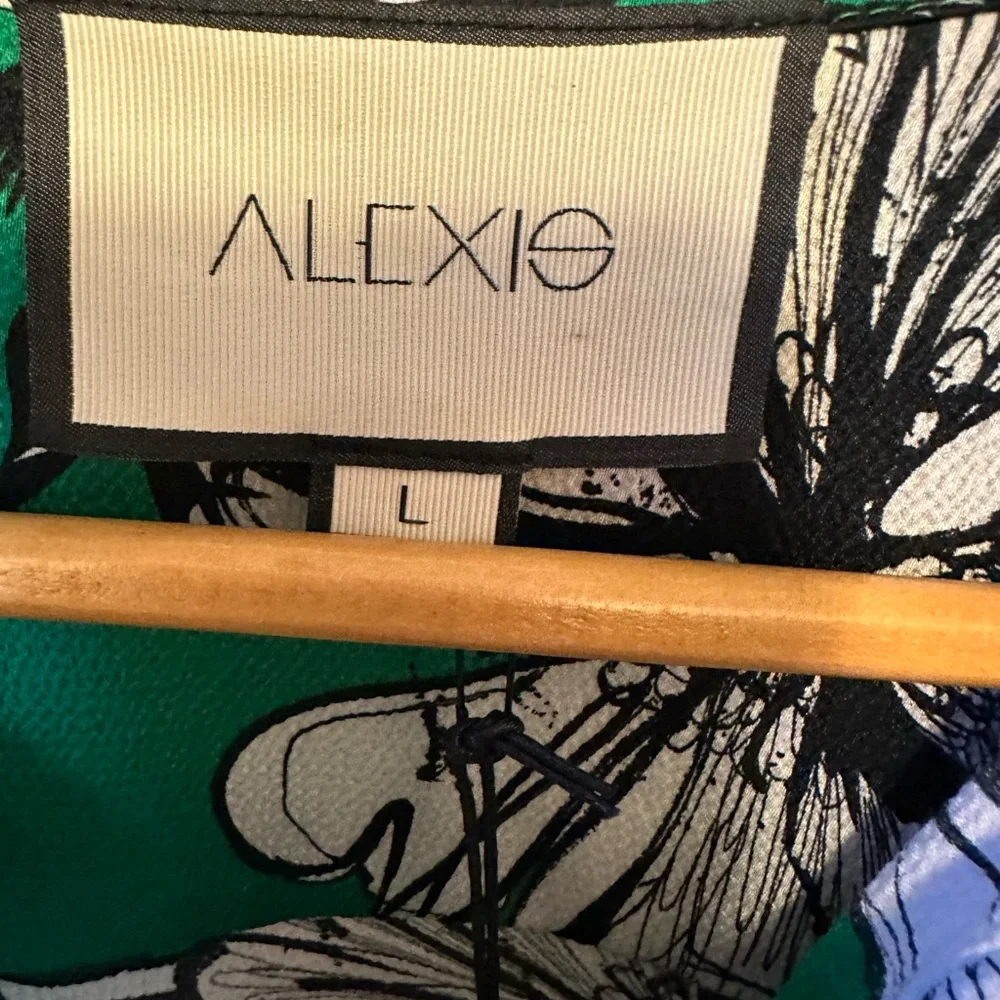 Alexis Green Floral Button Down Shirt. $380 retail. NWT - Picture 6 of 8